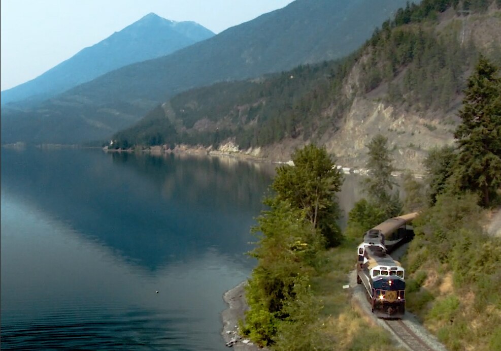 Rocky Mountaineer: Indulge in Breathtaking Views & Gourmet Cuisine