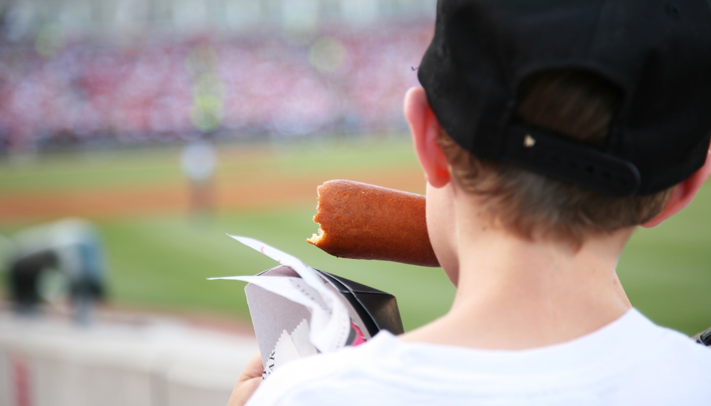 5 Must-Visit Ballparks Famous for Their Iconic Foods and What to Try at Each